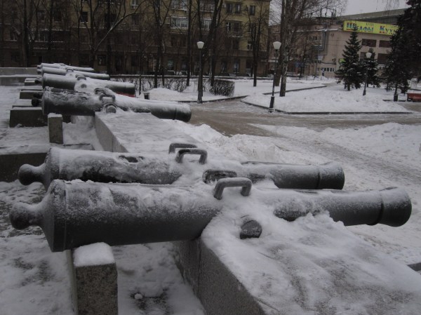 Kutuzovsky Cannons.JPG